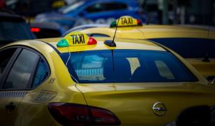 Taximetrist din Iași, bătut cu coada toporului de un client. Agresorul a fost trimis în judecată