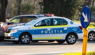 O maşină de poliţie a lovit o fetiţă de 3 ani în curtea Spitalului Oraşului Găeşti. Copila era nesupravegheată