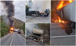 TIR în flăcări, pe un drum din Arad. Autotrenul a luat foc între Vărădia de Mureș și Săvârșin şi a ars complet