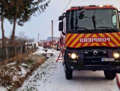 Adolescent de 16 ani, găsit mort într-o casă cuprinsă de flăcări în judeţul Braşov