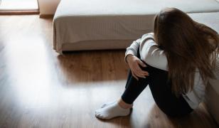 O mamă și-a vândut fiica unui bărbat de 25 de ani, în Italia. Cum a scăpat copila din mâinile agresorului