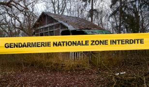 Imagini cutremurătoare în Franța: O mamă și copiii ei, găsiți morți de foame în casă. Trăiau rupți de lume