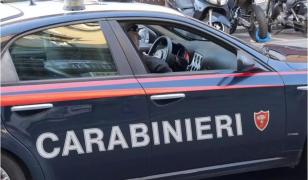 Doi români, arestați în Italia, după un jaf. Unul dintre ei a dezarmat un polițist și a tras două focuri