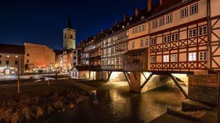 Podul locuit care a rezistat peste 800 de ani: 80 de oameni au ales să îşi facă aici o casă