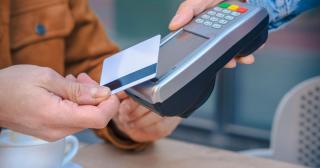 Ce e escrocheria "atingerea fantomei": vă poate goli contul fără să vă atingă