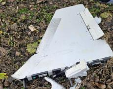 Fragmente dintr-o dronă militară, găsite în curtea unui localnic din Vrancea