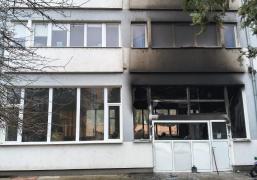 Incendiu violent într-o clădire din campusul Universității din Oradea. Un laborator şi un atelier, distruse