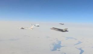 NORAD anunţă că avioane militare "vor sosi în curând în Groenlanda"