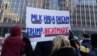 Al doilea an de mandat al preşedintelui Trump, inaugurat cu proteste şi gesturi de frondă în SUA
