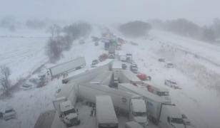 Haos pe drumurile din Michigan. O furtună de zăpadă a provocat un carambol cu peste 100 de maşini