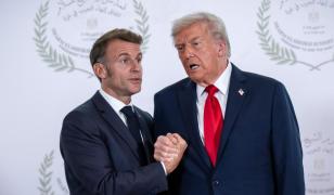 Donald Trump publică un mesaj privat primit de la Emmanuel Macron. Ce îi transmite preşedintele francez