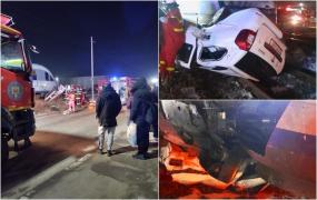 Şofer rămas încarcerat, după ce a fost lovit de tren lângă Bucureşti. Maşina a fost prinsă sub tren