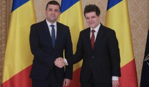 Miruţă: Pe plan extern, preşedintele ţării e foarte respectat. În poze are loc un pic mai faţă decât Iohannis