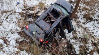 Fată de 14 ani din Braşov, moartă după ce maşina în care se afla s-a răsturnat. Alţi 5 copii au fost răniţi