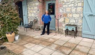 Coşmar de 370.000 €. A cumpărat casa visurilor, dar a aflat că un autobuz îi va trece prin grădină