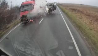 Momentul accidentului devastator de pe E70 în Timiş, soldat cu 6 morţi. Microbuzul s-a dezintegrat la impact