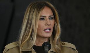 Ieşire publică rară a Melaniei Trump, după violenţele în care au murit doi oameni în Minneapolis