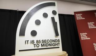 Ceasul Apocalipsei, mai aproape de "miezul nopţii": suntem la 85 de secunde de final