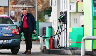 De ce nu sunt benzina și motorina ieftine în România și UE - Analiză AEI