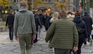 Germania taie ajutoarele sociale pentru români. Unii sunt obligaţi să părăsească ţara