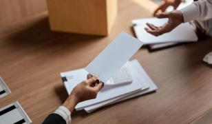 Un gigant prezent şi în România anunţă 30.000 de concedieri