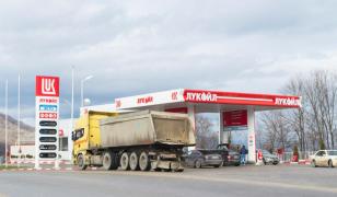 Lukoil și-a vândut activele externe, inclusiv cele din România, americanilor de la Carlyle