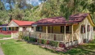 Un mic oraş, cu 5 locuitori, este scos la vânzare. Localnicii, însă, nu vor să plece