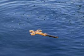 Slujba de Sfinţire Mare a Apei, oficiată de IPS Teodosie, înainte de Bobotează. Programul zilei de mâine