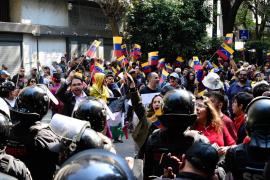 Focuri de armă lângă palatul prezidenţial din Venezuela. Poliţia "vânează" colaboratori ai americanilor