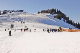 Doi români au furat un seif şi l-au târât după ei pe o pârtie din Austria. Cum au fost prinşi