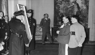 Un tablou care a trecut prin mâinile lui Hitler şi Kogălniceanu ar putea fi expus la un muzeu din Iaşi