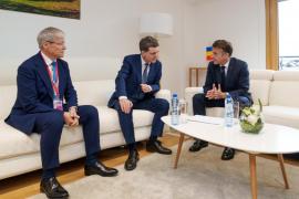 Nicuşor Dan, întâlnire cu Emmanuel Macron, alături de Dacian Cioloş. Principalele subiecte ale discuţiei