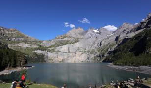 Un lac spectaculos din Europa a fost luat cu asalt de turiști. Acum, localnicii vor să ceară bani pentru acces
