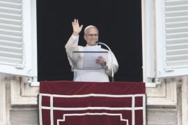 Papa Leon al XIV-lea s-a adresat oamenilor la Vatican, pentru prima dată după operaţie. Ce le-a transmis