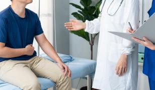 Legătura dintre consumul de mezeluri şi cancerul colorectal. Ce arată un nou studiu