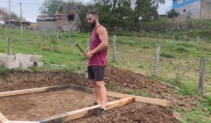 S-a mutat dintr-un oraş mare într-un sat cu 18 locuitori. Acum dă 5 euro pe an pe apă 