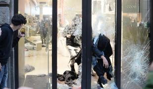 Armata italiană vrea să trimită 500 de soldaţi la Milano după protestele violente