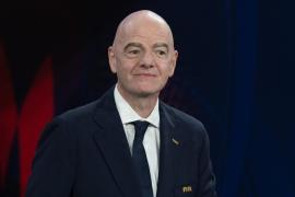 Oficialii UEFA, întrebări la foc automat pentru şeful FIFA