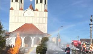 Incendiu la o țeavă de gaz în apropierea unei biserici din Tălmaciu. 60 de persoane au fost evacuate