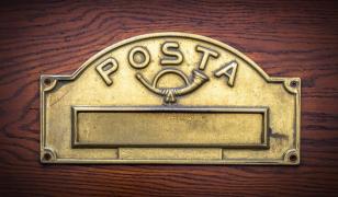O angajată a Poștei din Italia, sancţionată după ce a lucrat 75 de minute în plus. Motivul invocat de companie