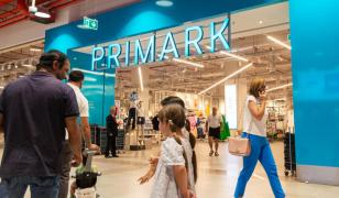 Angajată Primark, prinsă că ascundea produsele la reducere ca să le cumpere mai târziu. Ce a păţit