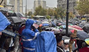 Susținătorii lui Călin Georgescu au blocat traficul lângă Curtea de Apel, unde se decide dacă rămâne în arest