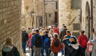 Italia caută 10.000 de angajaţi până la finalul anului. Domeniile bine plătite unde pot aplica şi români