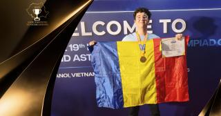 În liceu a fost la prima olimpiadă de astronomie. Teodor Bichir a câștigat apoi două medalii mondiale de aur