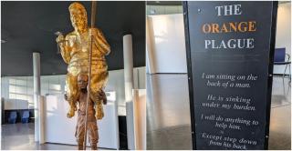Statuia lui Donald Trump din Parlamentul European