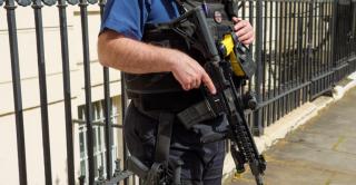 Doi letoni, arestați după ce au pătruns într-o bază militară britanică ce găzduiește centre de informații NATO