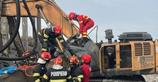 Un bărbat din Dolj a murit după ce o grindă de beton a căzut peste excavatorul în care se afla