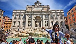Accesul la Fontana di Trevi, taxat cu 2 euro. Administraţia Romei plănuieşte să aplice măsura şi în alte zone
