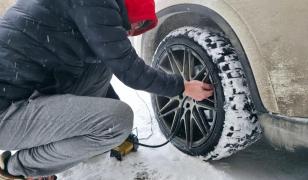 Ce amendă iei dacă circuli cu anvelope de vară pe zăpadă