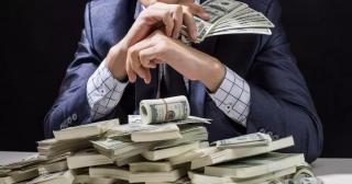 Compania care oferă prime de 14.900 de euro angajaţilor: "Aşa e corect"